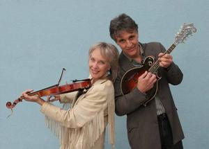 RED WINE - LAURIE LEWIS & TOM ROZUM